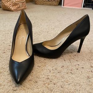 Jessica Simpson Black Pumps